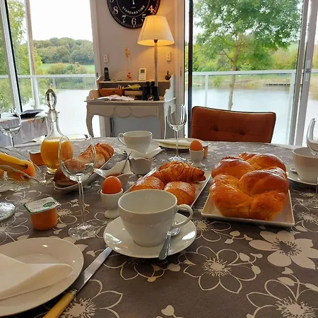 Familiale Avec 2 Chambres, Petit-dejeuner Inclus, Salon Privatif, Proche Laval Et Chateau-gontier - Fr-1-600-215 Bed & Breakfast